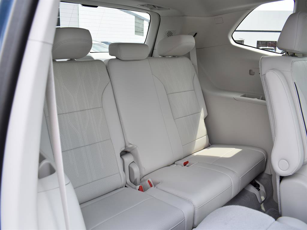 New 2026 Buick Enclave Avenir w/ Super Cruise Package image 8
