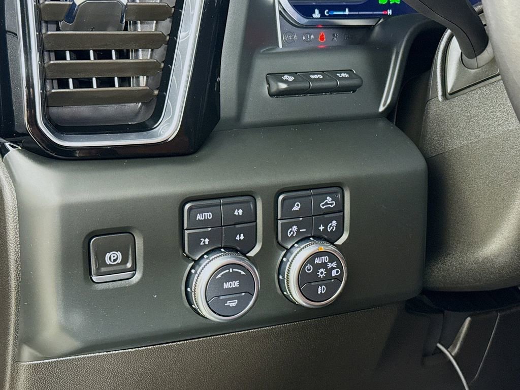 Used 2024 GMC Sierra 2500 Denali Ultimate image 12