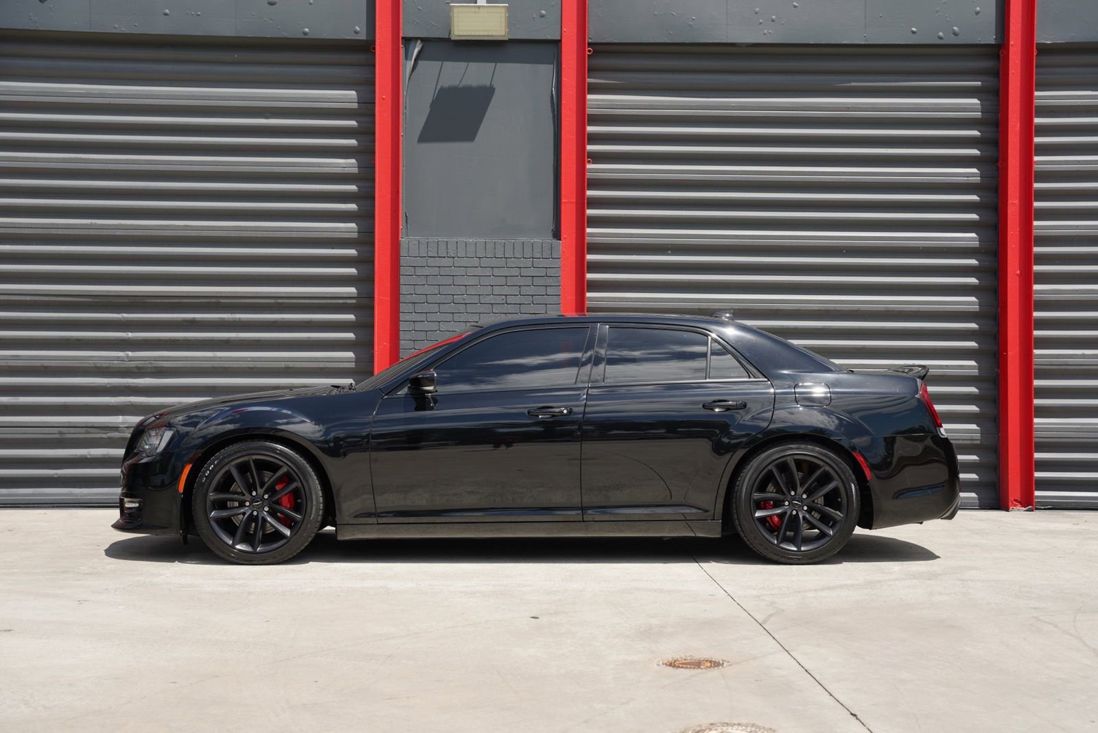 Used 2023 Chrysler 300 C image 8