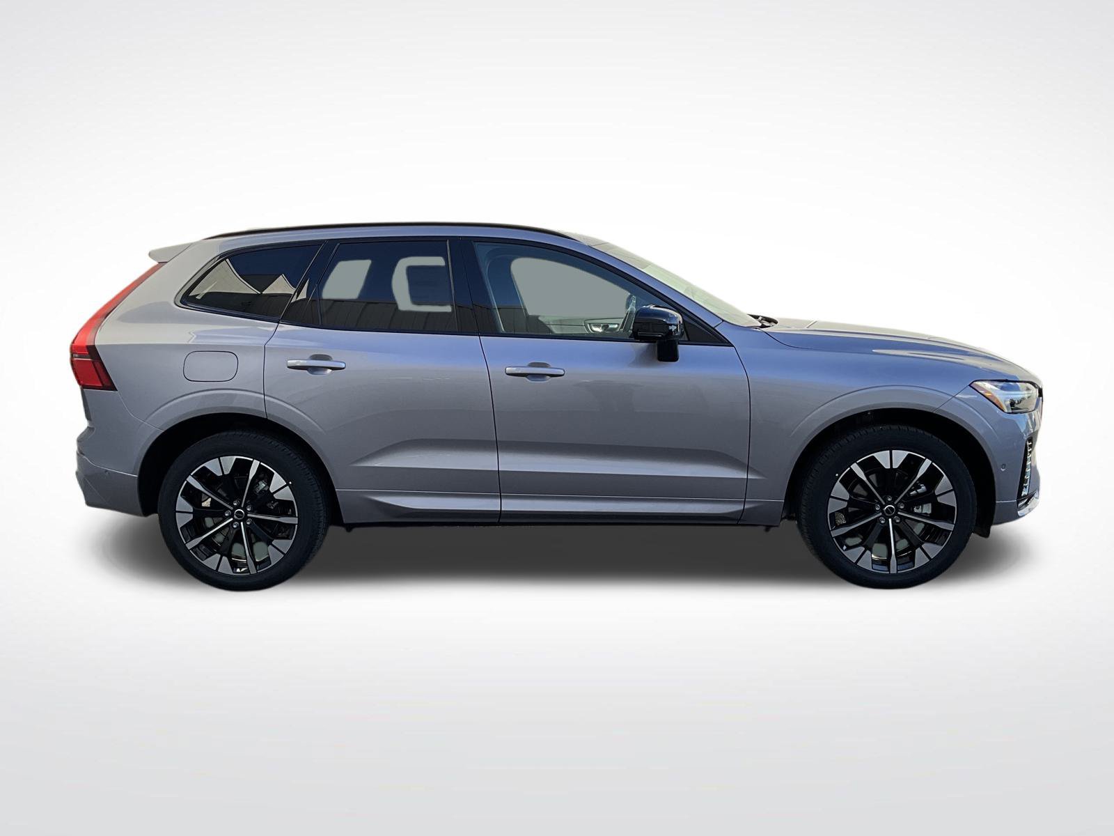 New 2026 Volvo XC60 B5 Plus w/ Climate Package AWD/4WD image 6