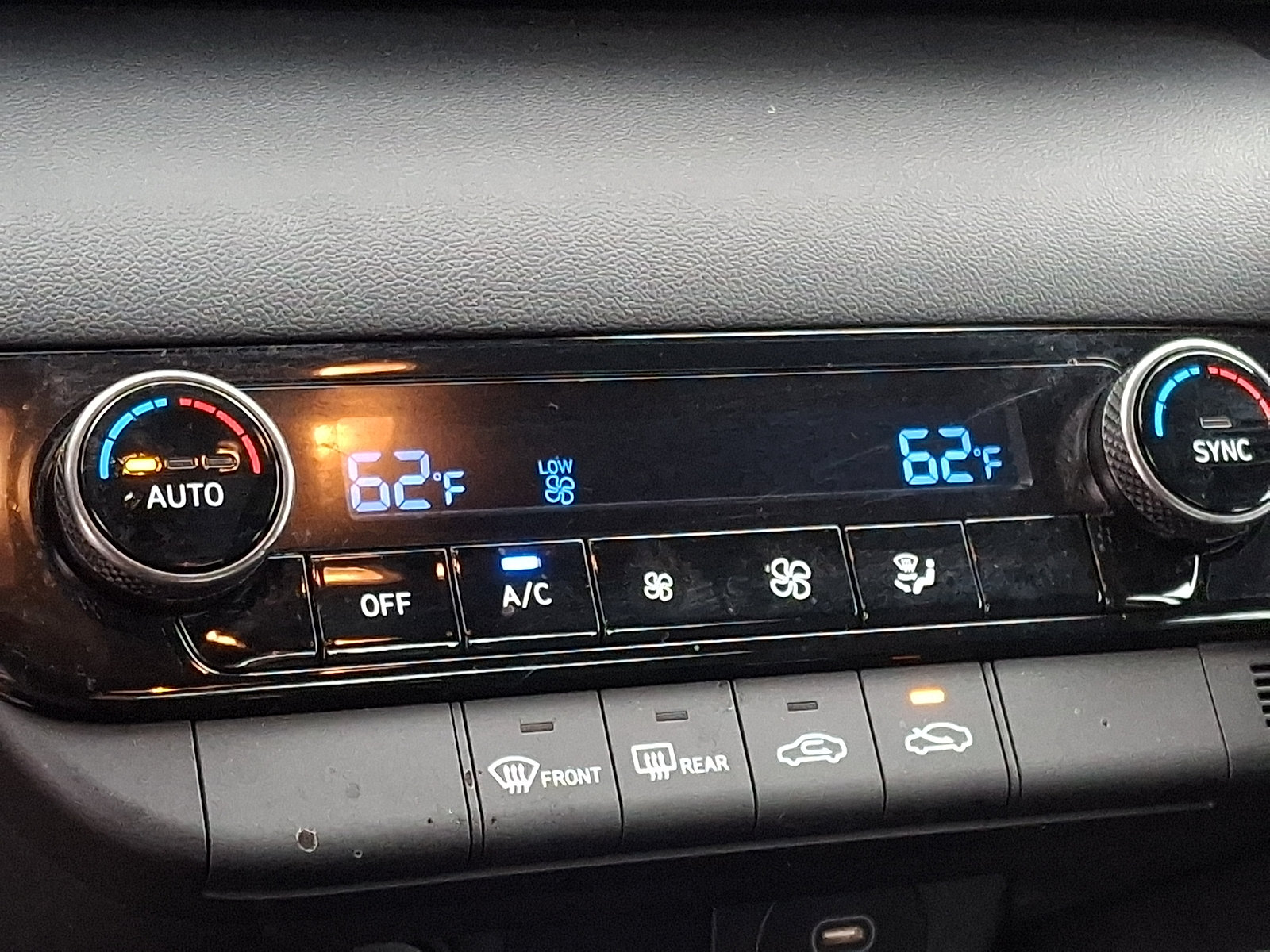 Certified 2025 Hyundai Elantra Sport FWD image 17