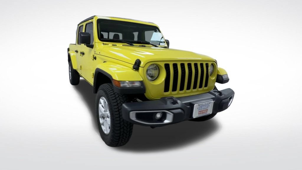 Used 2023 Jeep Gladiator Sport AWD/4WD image 2