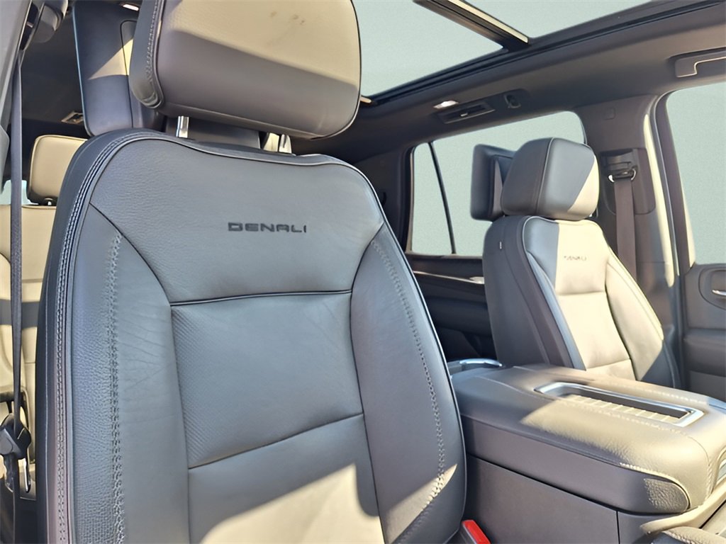 Used 2021 GMC Yukon Denali w/ Denali Ultimate Package image 32