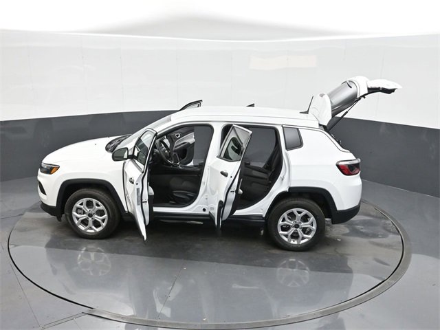 Used 2025 Jeep Compass Sport image 47