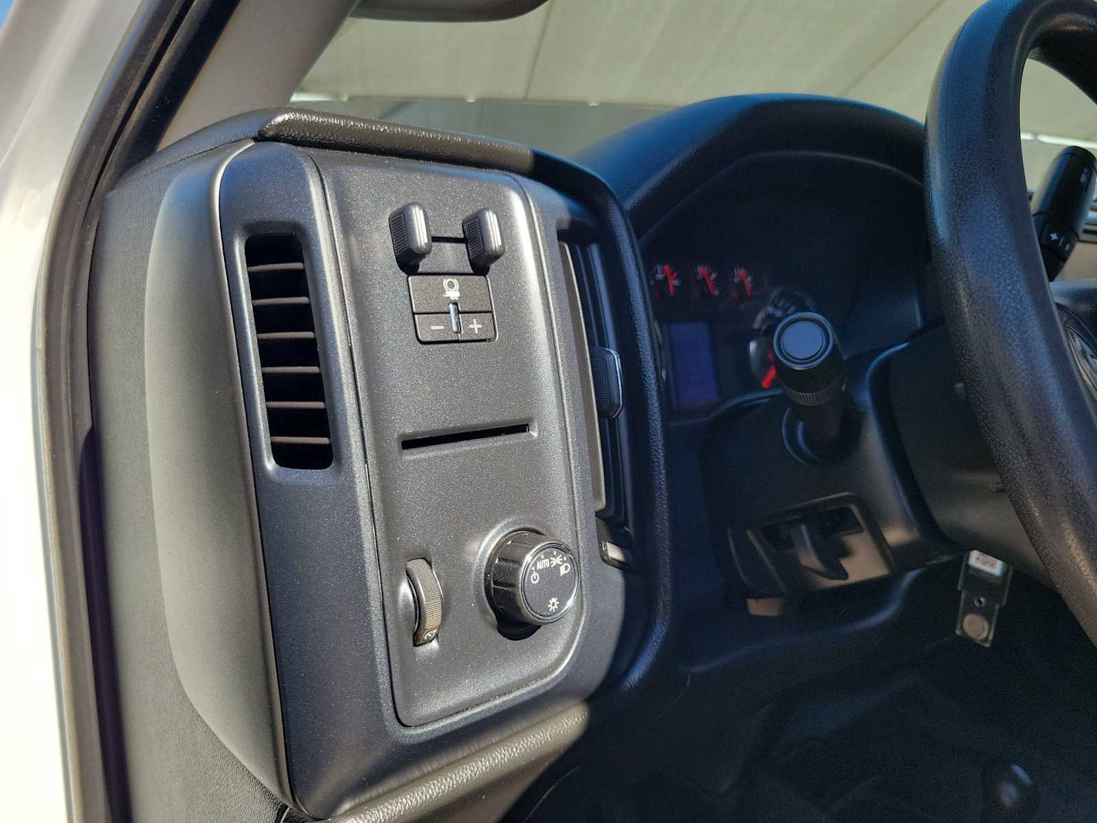 Used 2018 Chevrolet Silverado 2500 W/T image 17