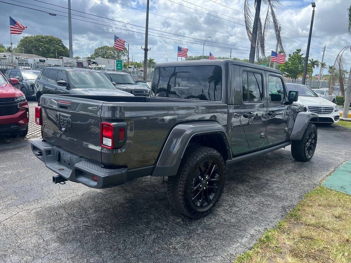 Used 2025 Jeep Gladiator Sport AWD/4WD image 5
