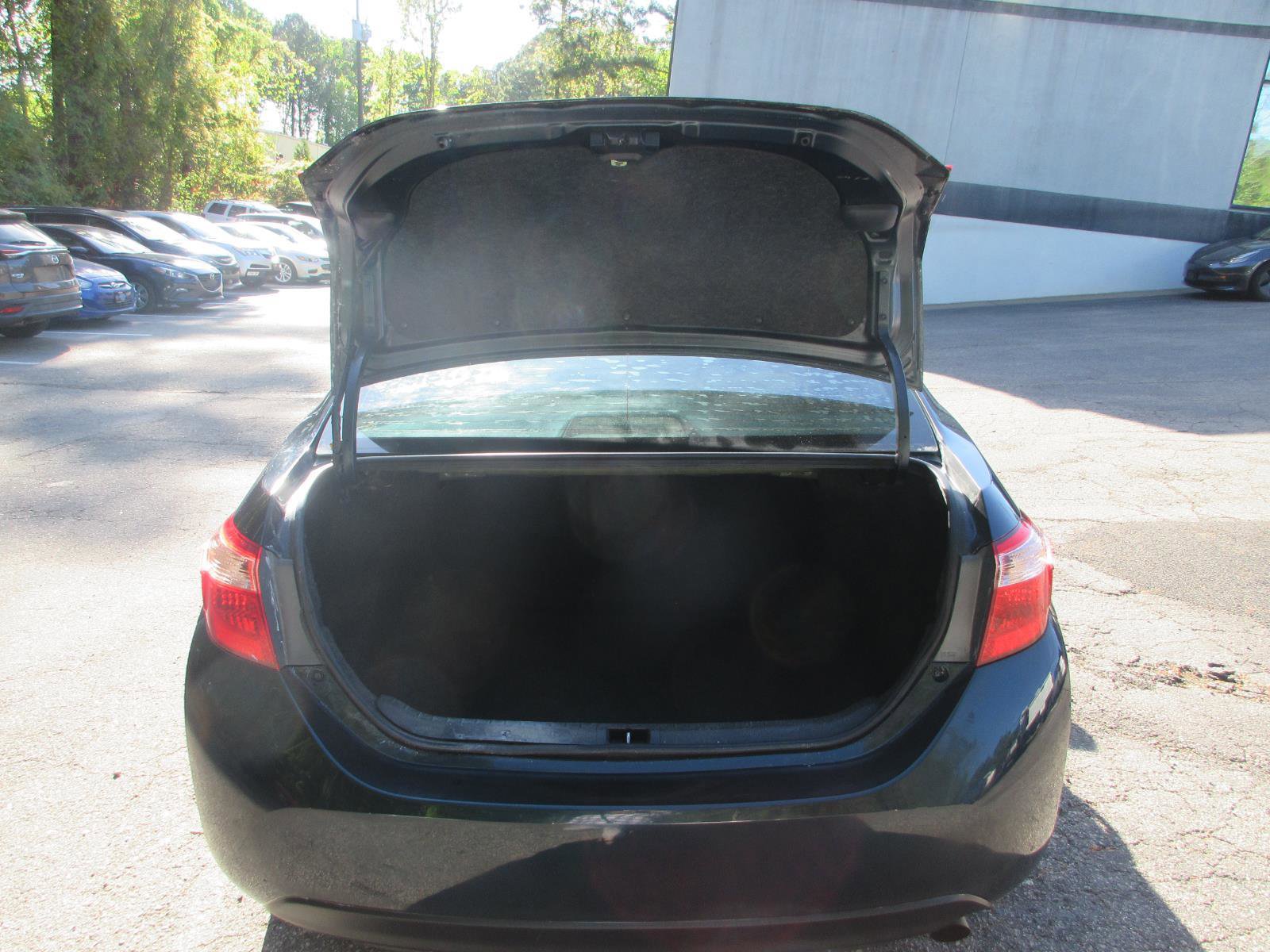 Used 2018 Toyota Corolla LE image 20