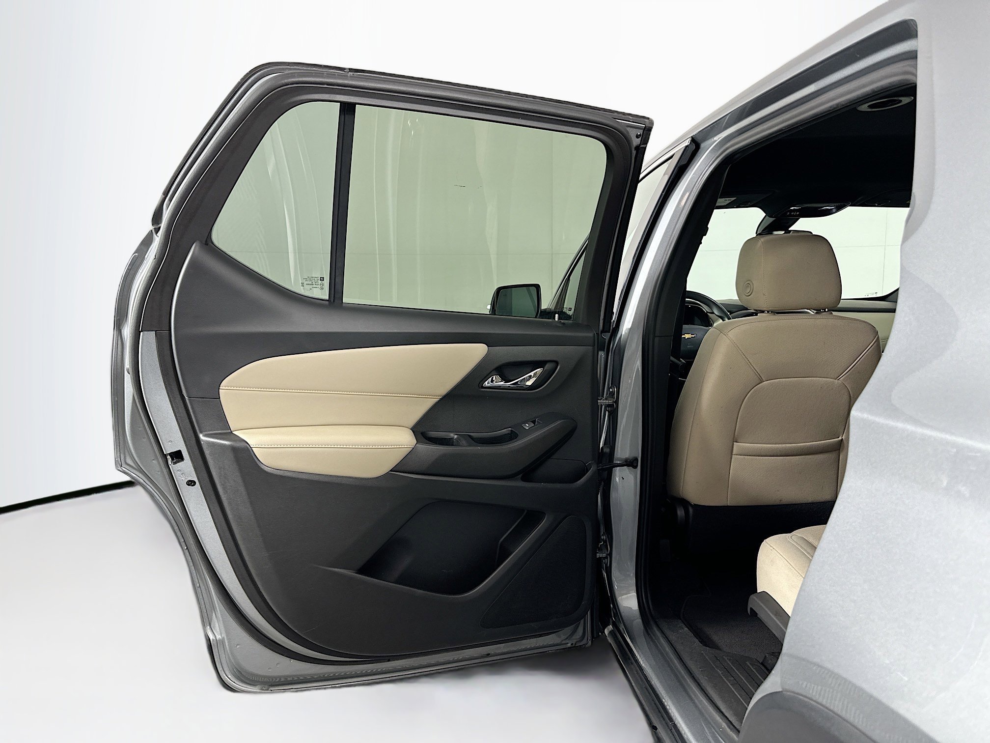 Used 2023 Chevrolet Traverse LS w/ Safety Package image 25