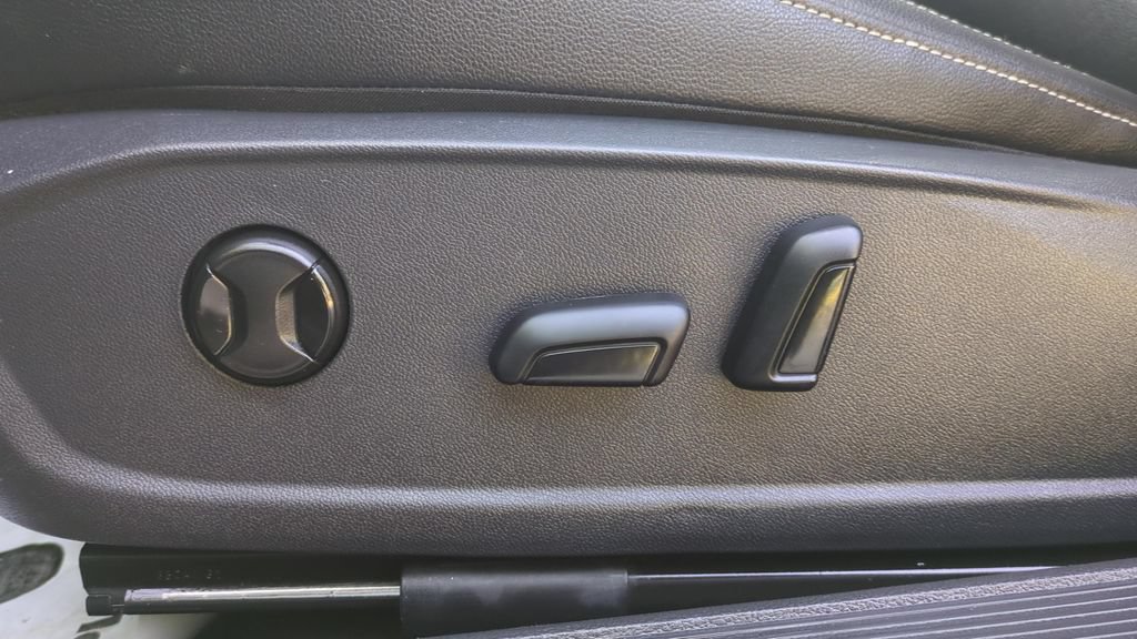 Used 2024 Volkswagen Jetta SE FWD image 15
