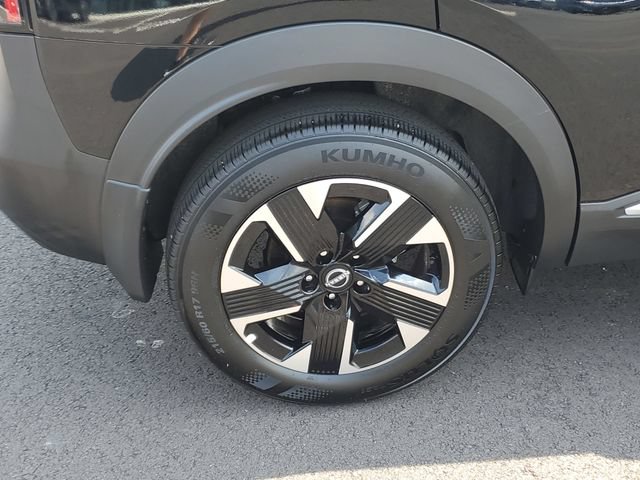 Certified 2025 Nissan Kicks SV AWD/4WD image 5