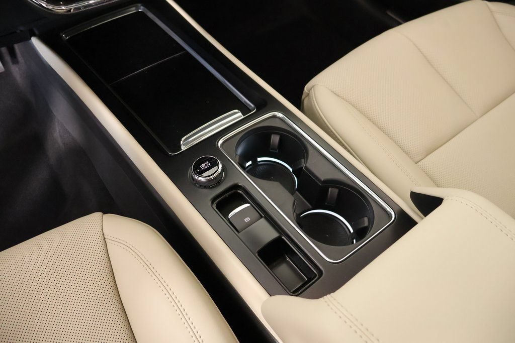 New 2026 Lincoln Corsair Reserve w/ Jet Appearance Package FWD image 9