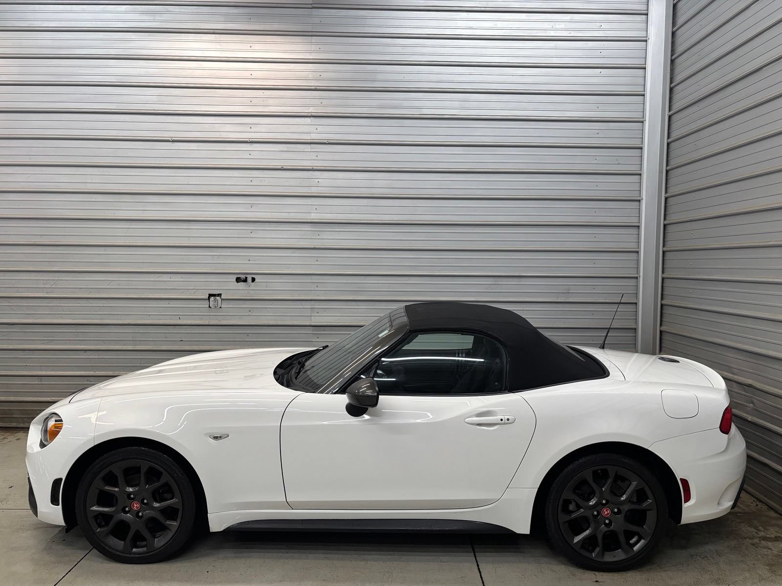 Used 2017 FIAT 124 Spider Abarth RWD image 6