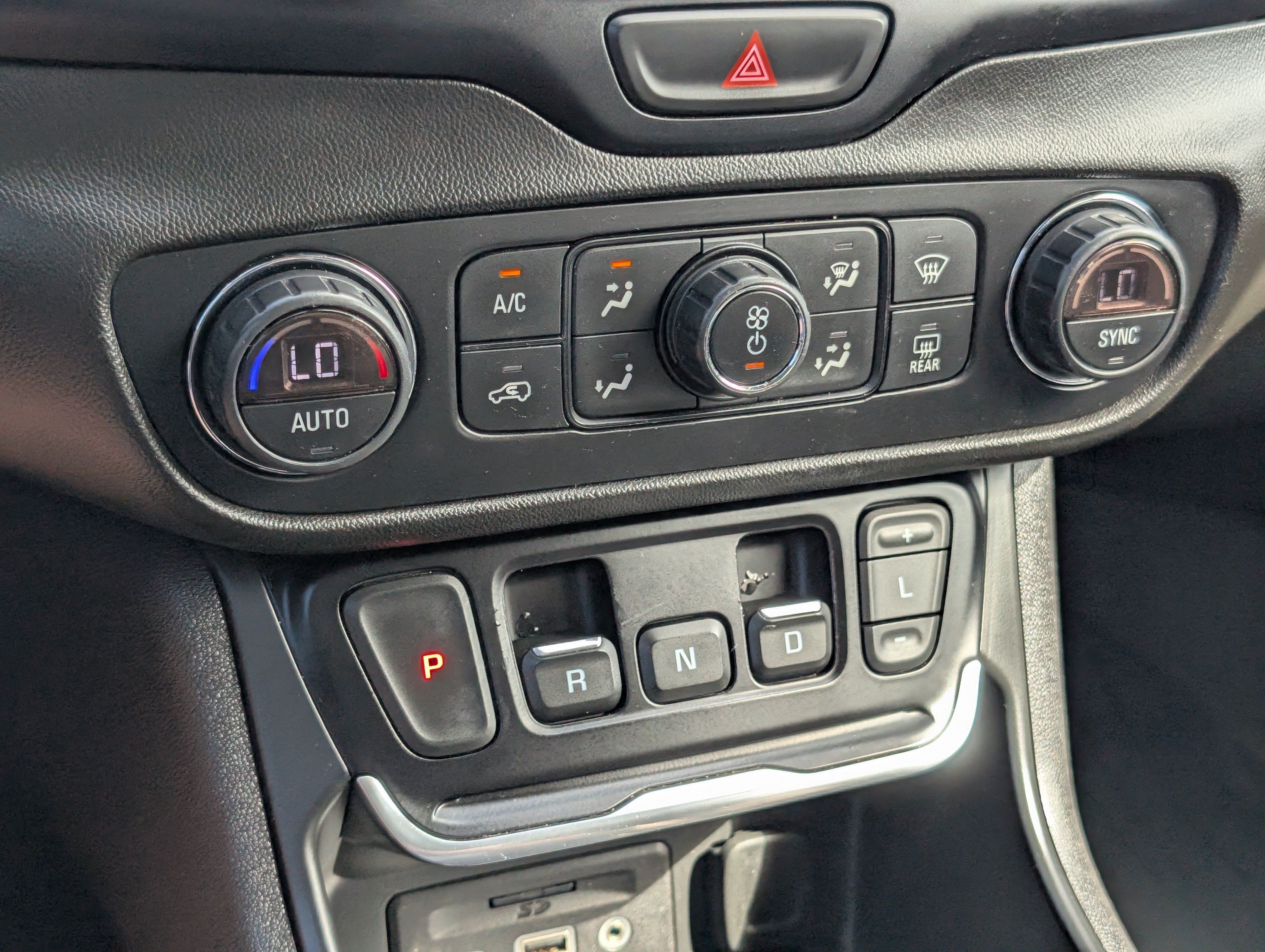 Used 2021 GMC Terrain SLT w/ Infotainment Package II FWD image 25