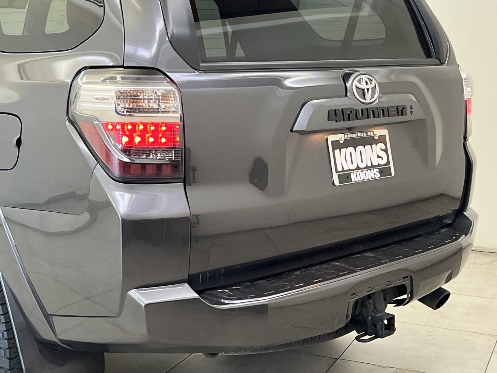 Used 2022 Toyota 4Runner SR5 Premium w/ Moonroof Package AWD/4WD image 32