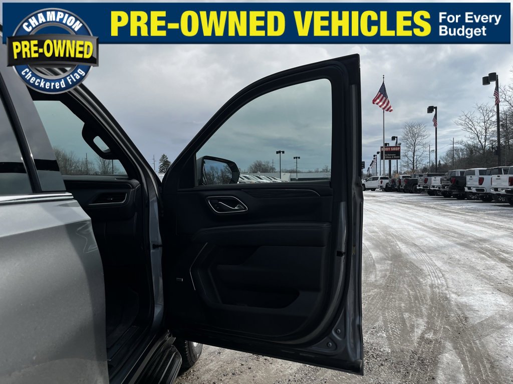 Used 2022 GMC Yukon SLT w/ SLT Premium Package image 34