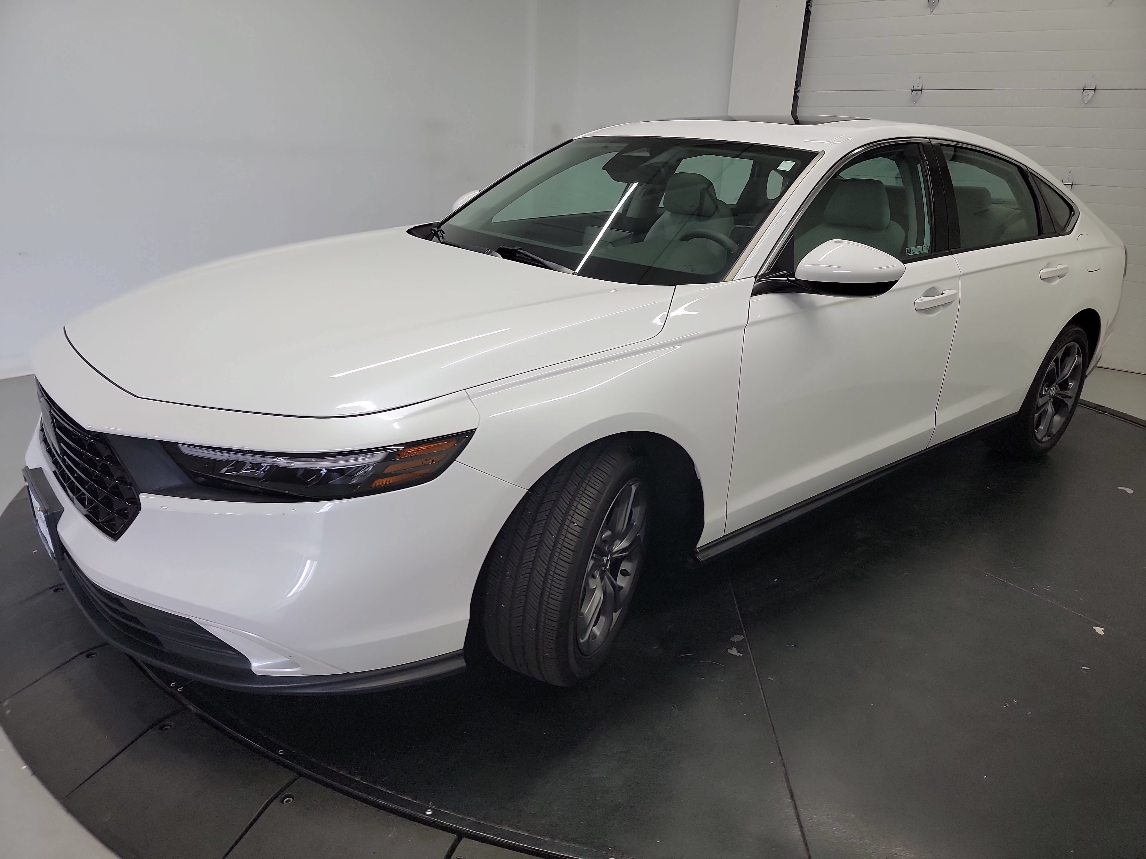 Used 2023 Honda Accord EX image 3