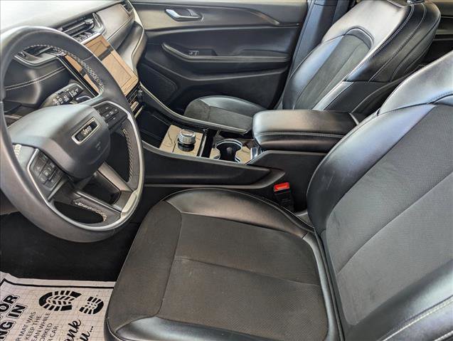 Used 2023 Jeep Grand Cherokee L Altitude image 18