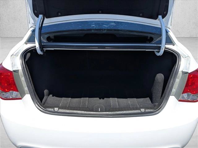 Used 2016 Chevrolet Cruze LT w/ Technology Package FWD image 6