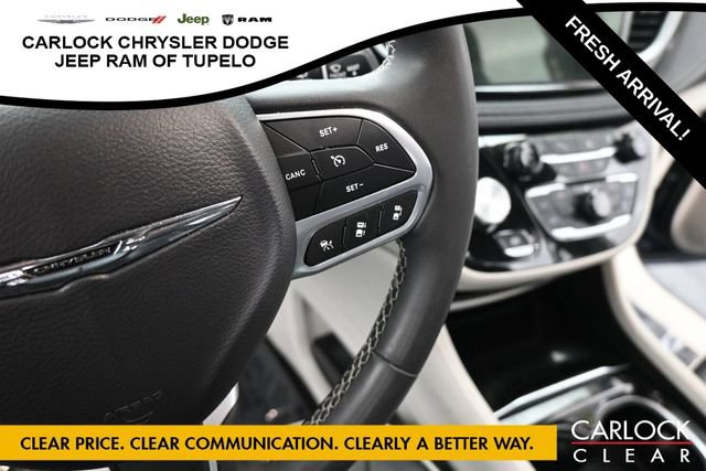 Used 2023 Chrysler Pacifica Limited FWD image 19