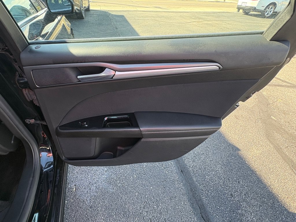 Used 2016 Ford Fusion SE FWD image 15