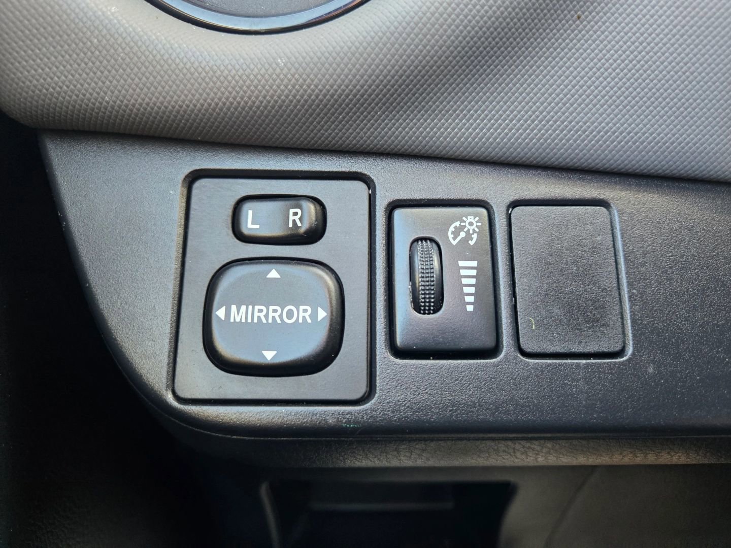 Used 2016 Toyota Yaris SE image 26