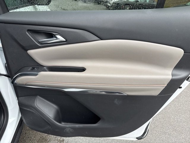 Used 2025 Chevrolet Traverse LT image 11