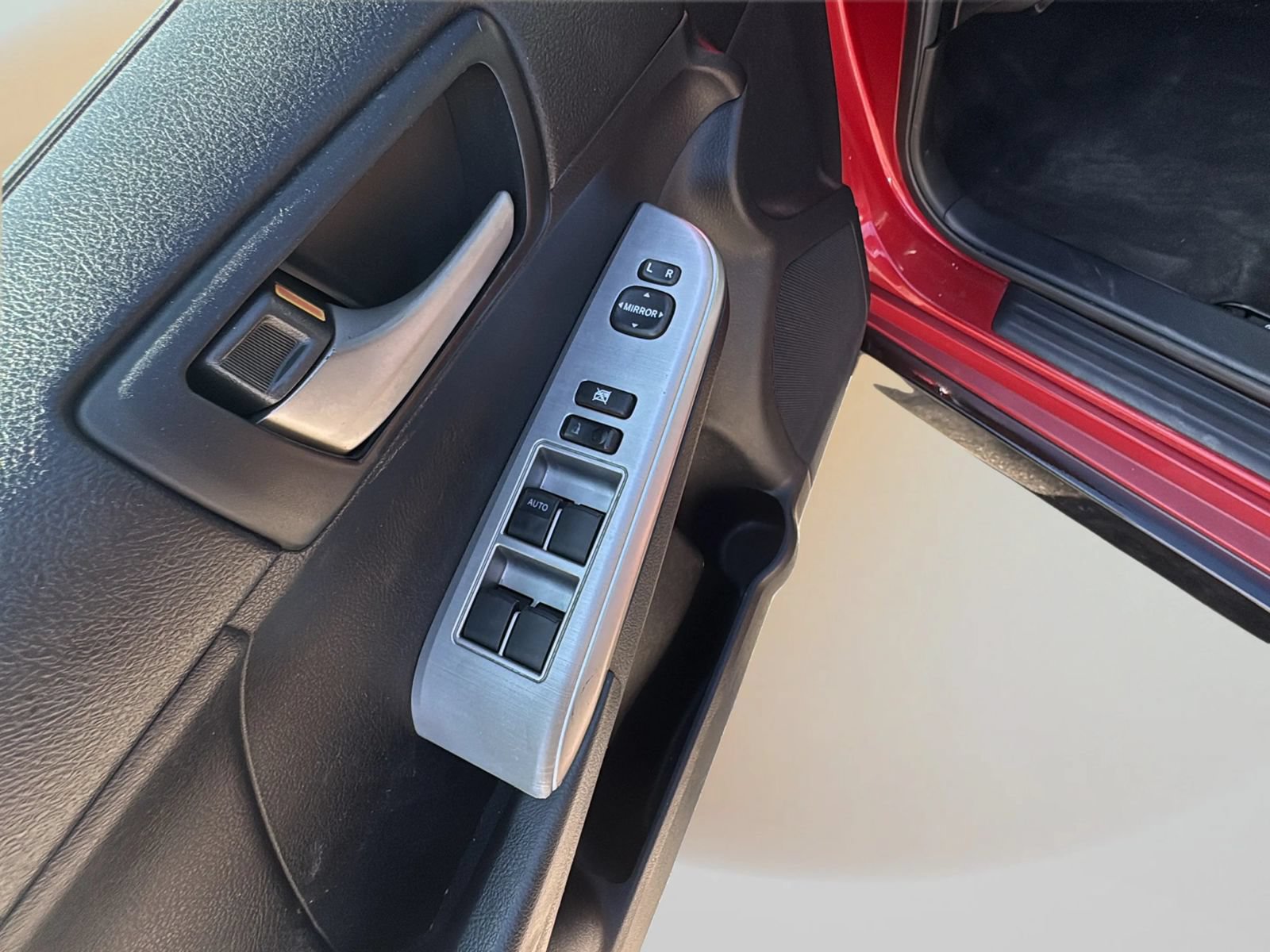 Used 2012 Toyota Camry SE FWD image 24