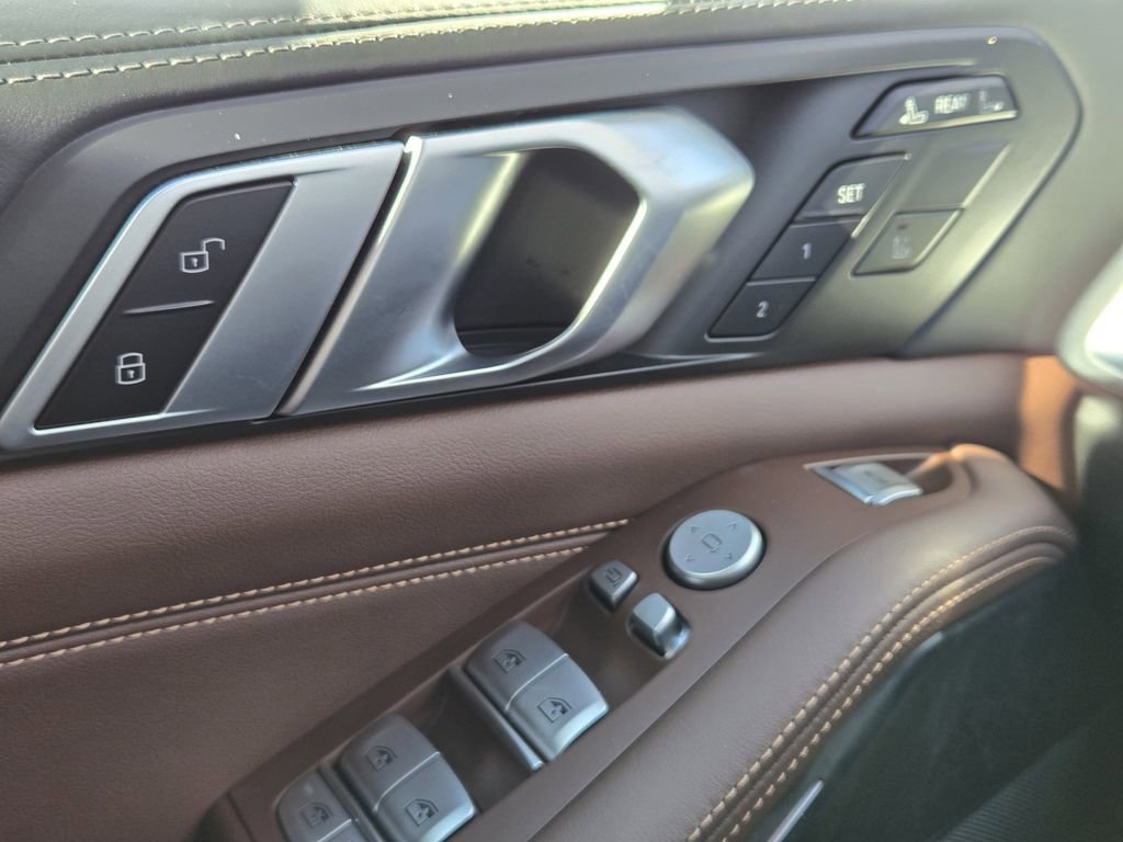 Certified 2025 BMW X7 M60i image 25