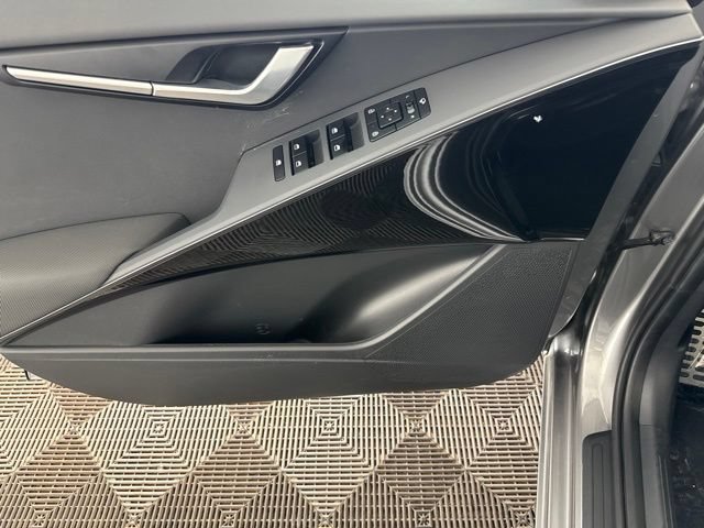 Certified 2025 Kia Niro EX Touring FWD image 20
