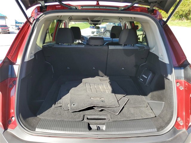 Used 2023 Nissan Rogue SV image 9