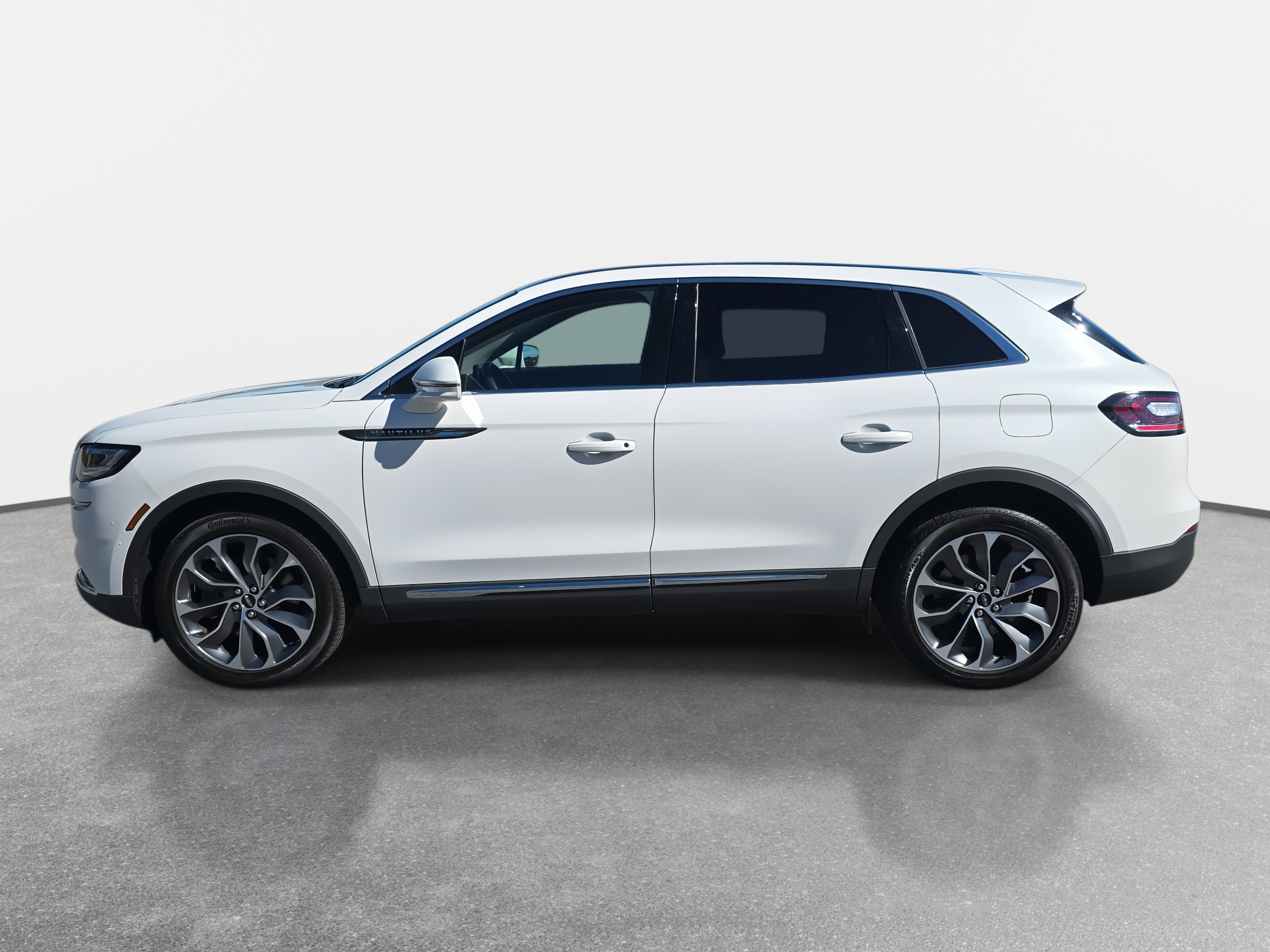 Certified 2022 Lincoln Nautilus Reserve image 8