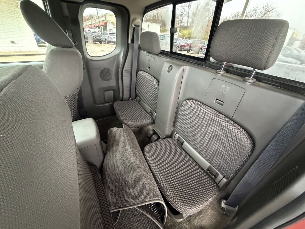 Used 2015 Nissan Frontier SV image 13