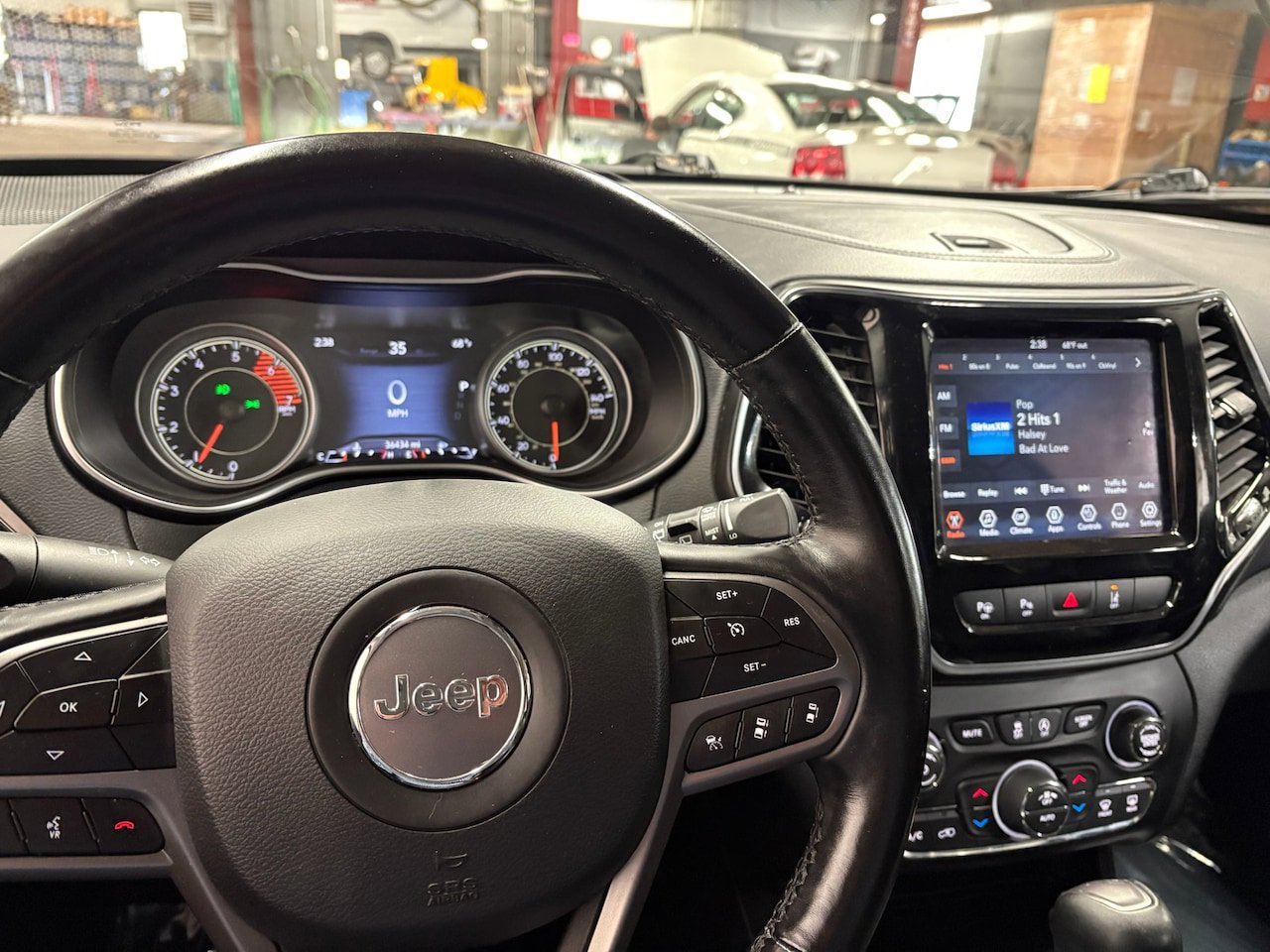 Used 2021 Jeep Cherokee Limited AWD/4WD image 2