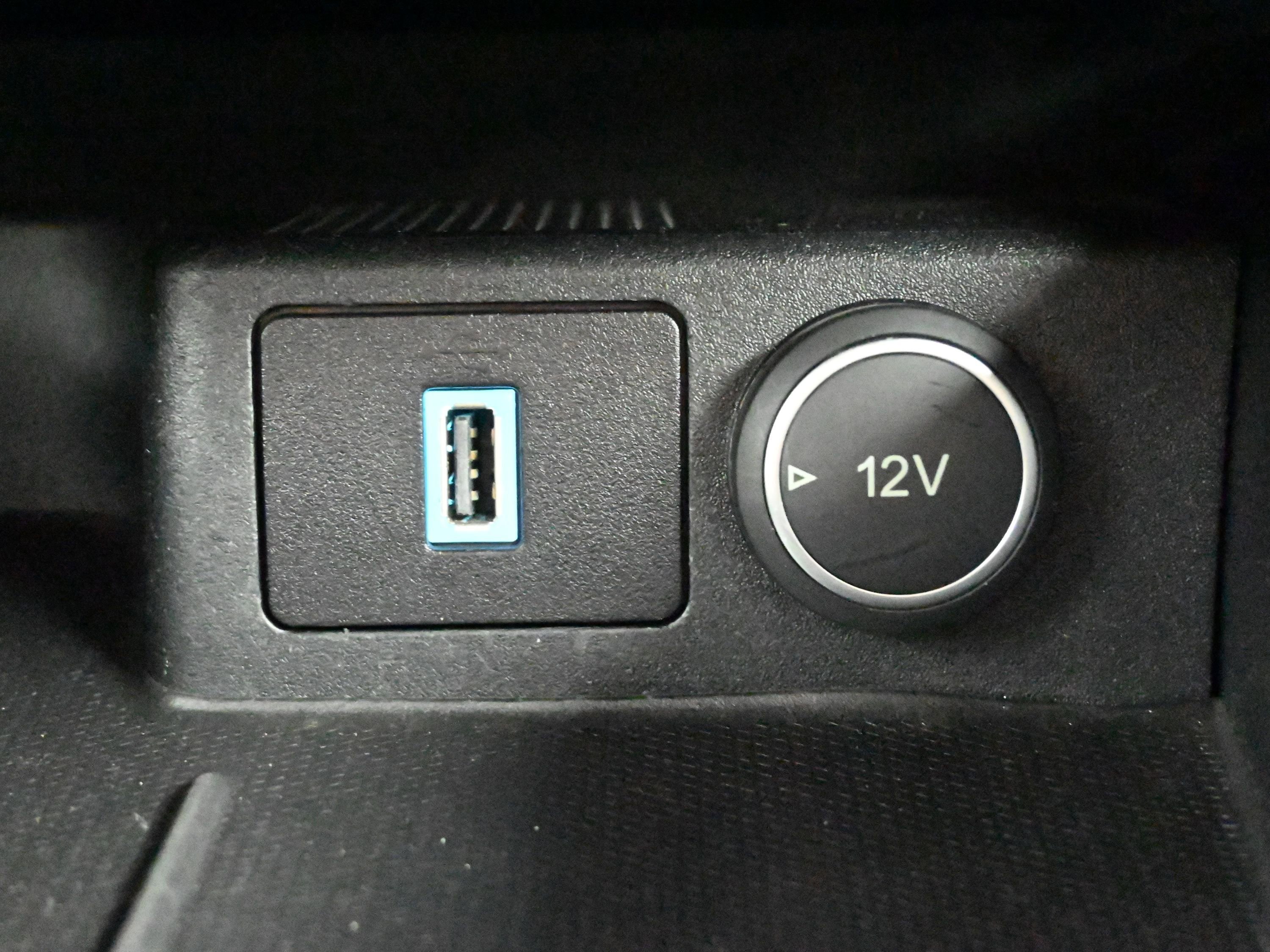 Used 2020 Ford Escape SE image 19