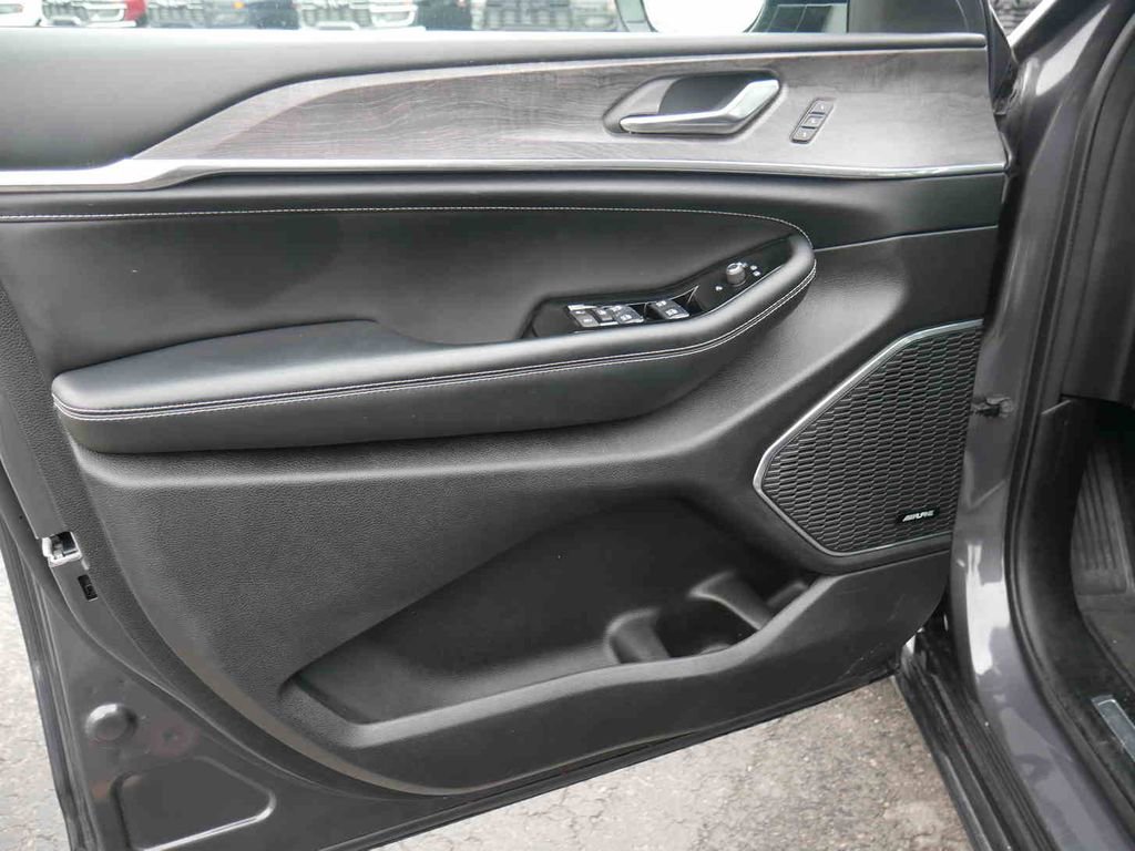 Used 2024 Jeep Grand Cherokee Overland image 23