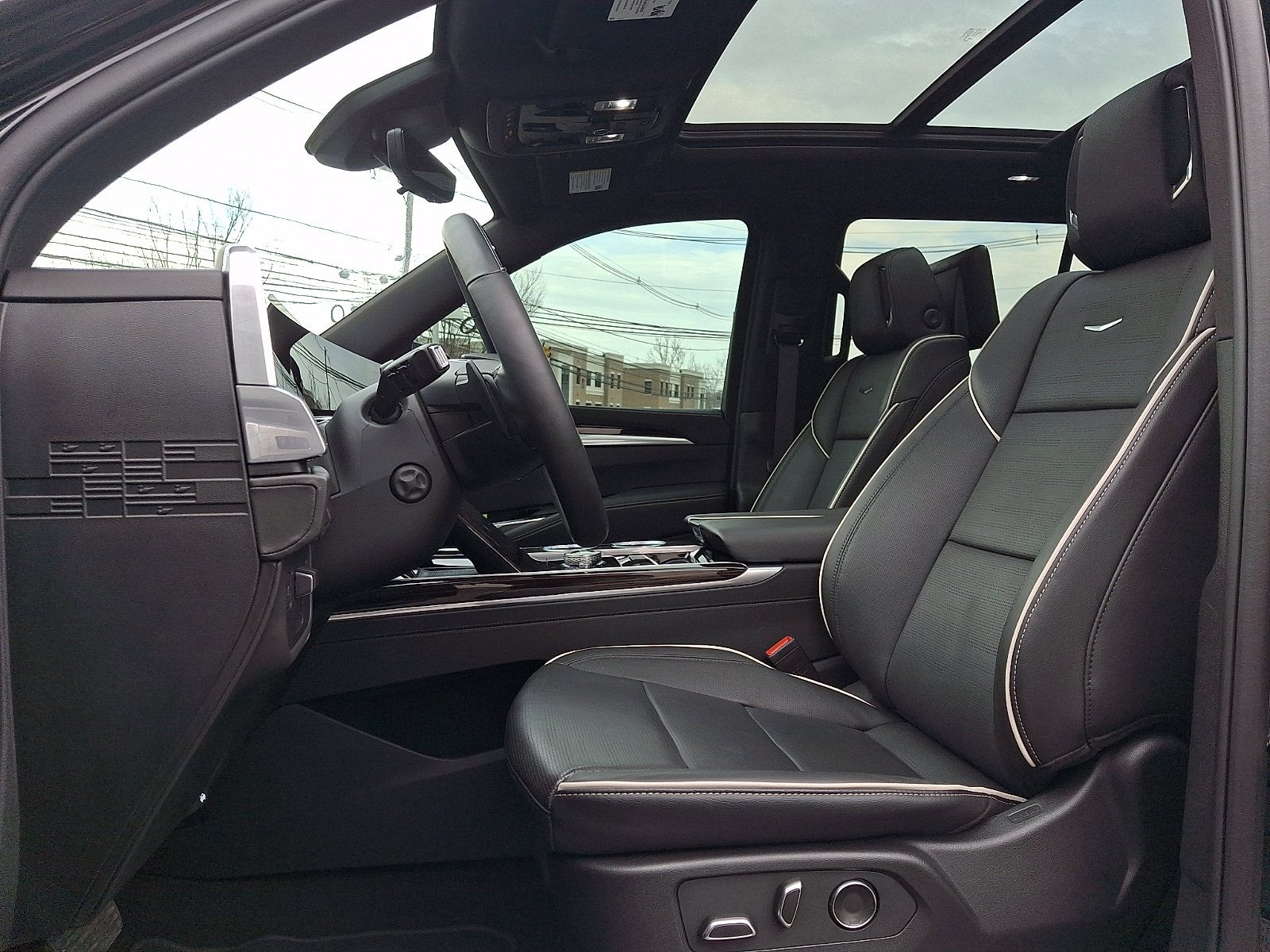 Used 2025 Cadillac Escalade Premium Luxury image 16