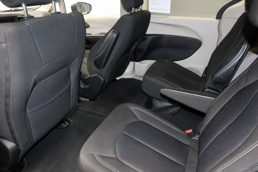 Used 2023 Chrysler Voyager LX image 21