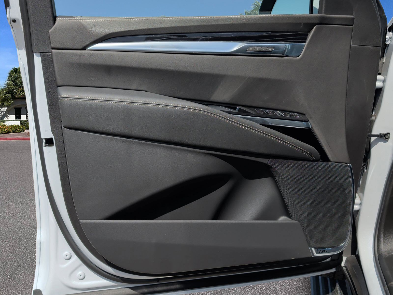 Used 2026 Cadillac Escalade ESV Sport w/ LPO, ONYX Package image 8