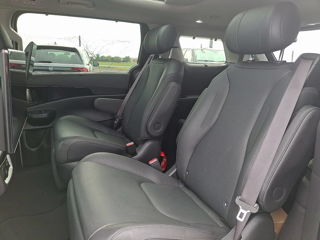 Certified 2025 Kia Carnival SX Prestige FWD image 11