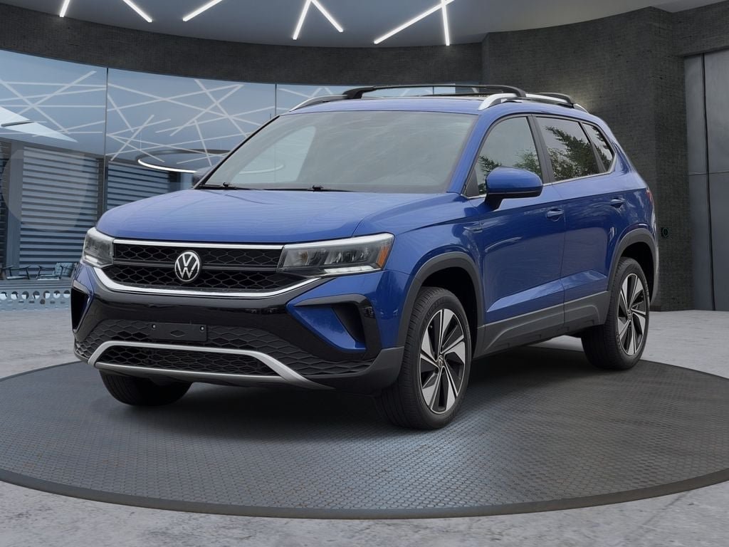 Used 2023 Volkswagen Taos SE w/ Panoramic Sunroof Package AWD/4WD image 2