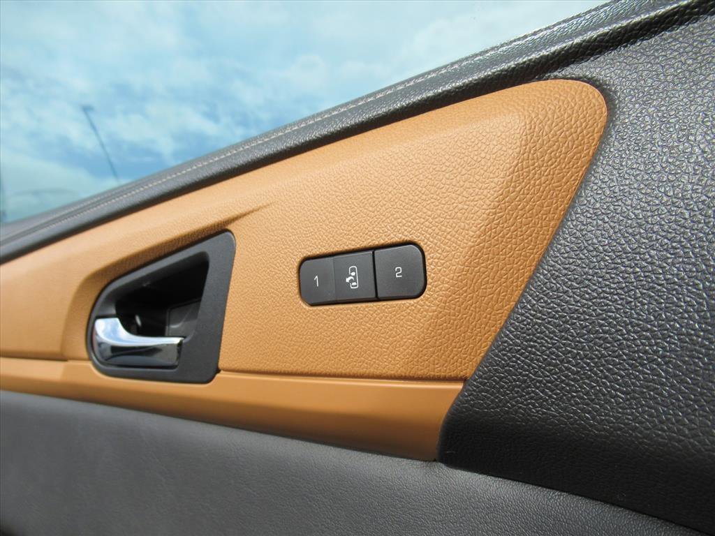 Used 2014 Chevrolet Traverse LTZ image 26