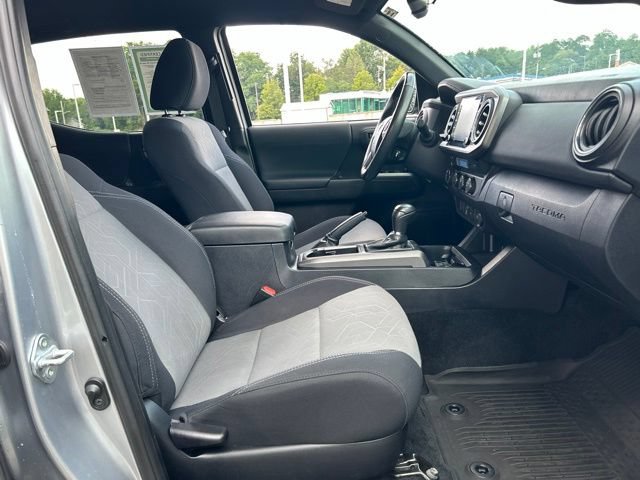 Used 2021 Toyota Tacoma TRD Sport AWD/4WD image 28