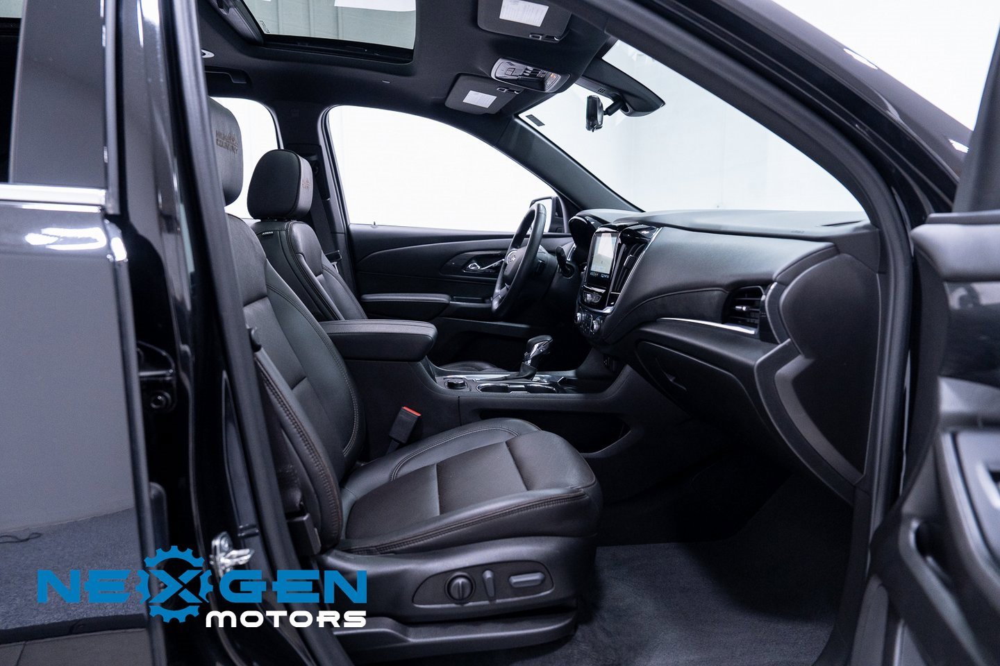 Used 2023 Chevrolet Traverse High Country image 55