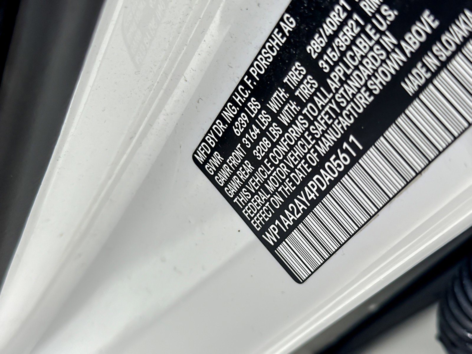 Certified 2023 Porsche Cayenne Platinum Edition image 28