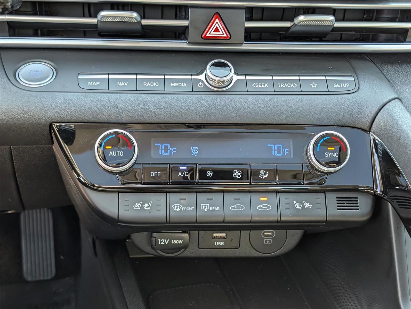 Used 2025 Hyundai Elantra Limited FWD image 29