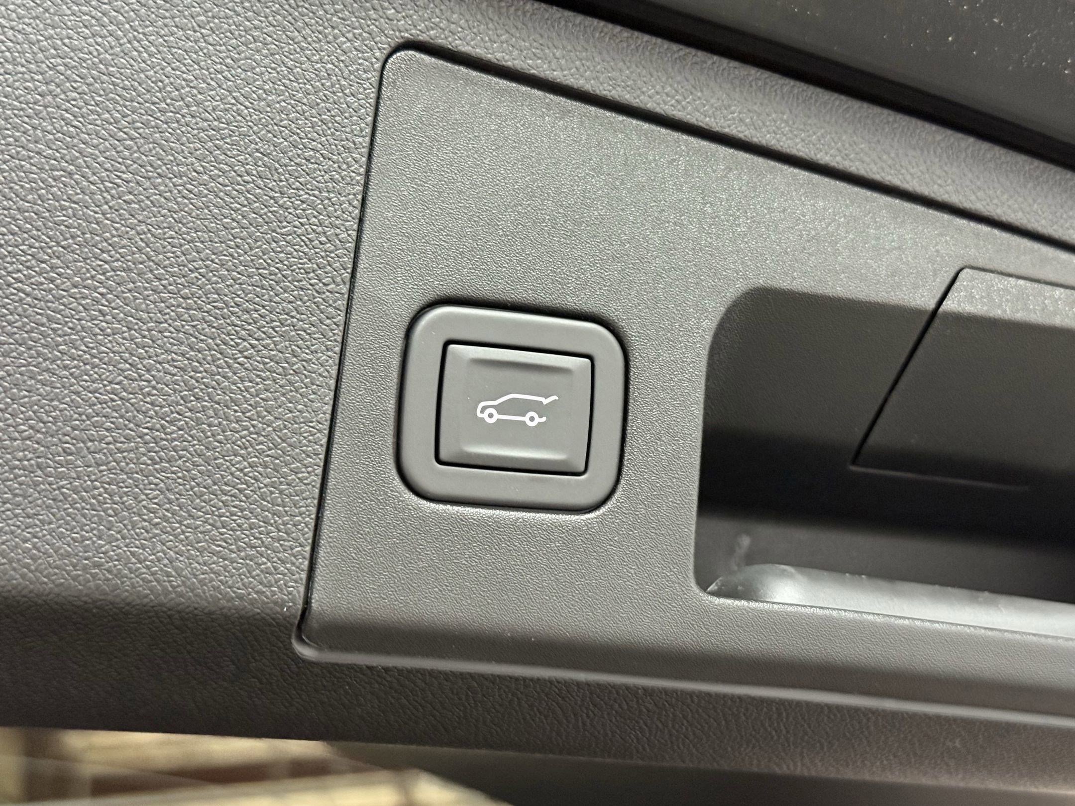 New 2025 Cadillac XT4 Premium Luxury image 39