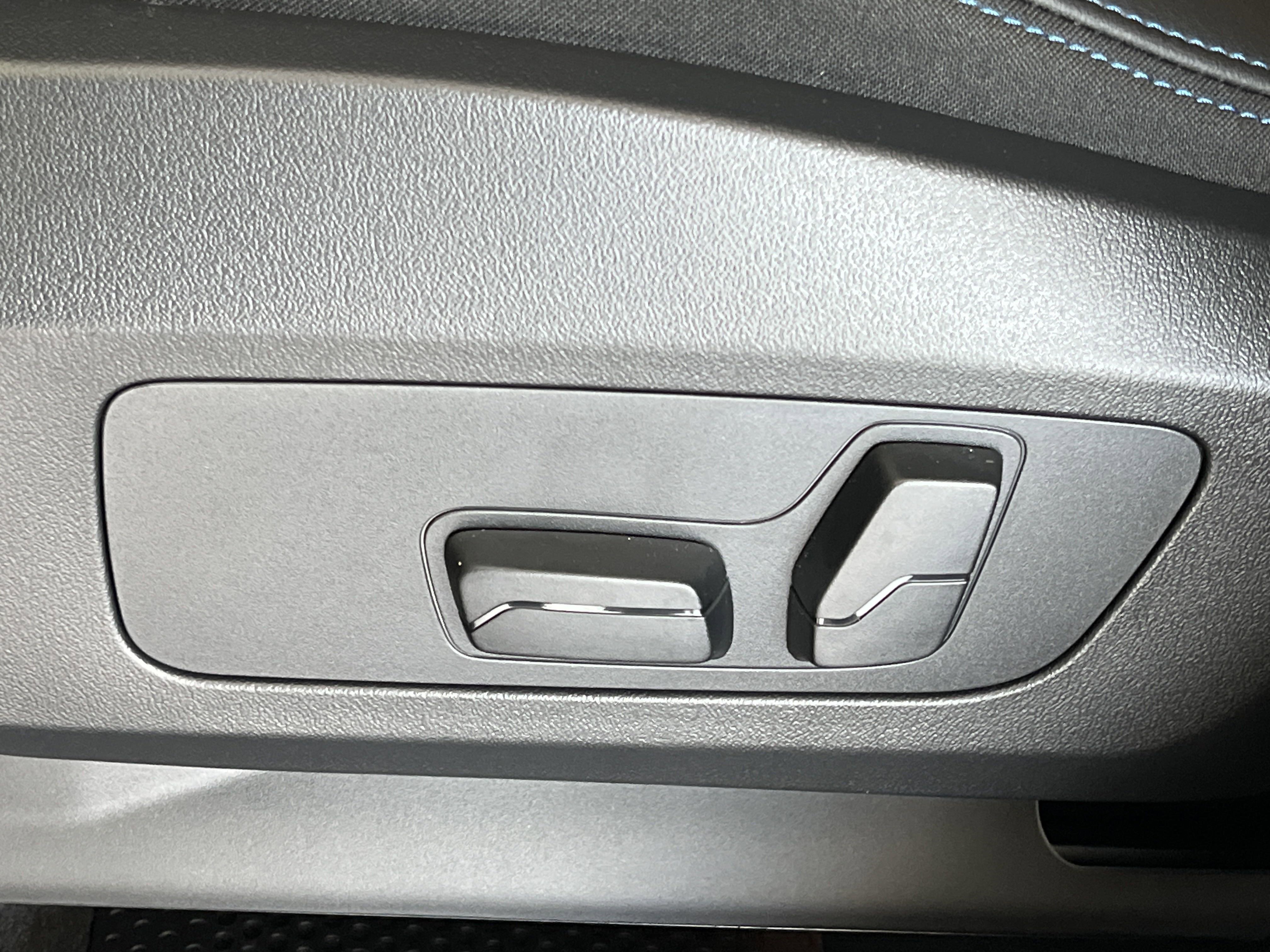 New 2025 BMW X1 xDrive28i w/ Technology Package image 21