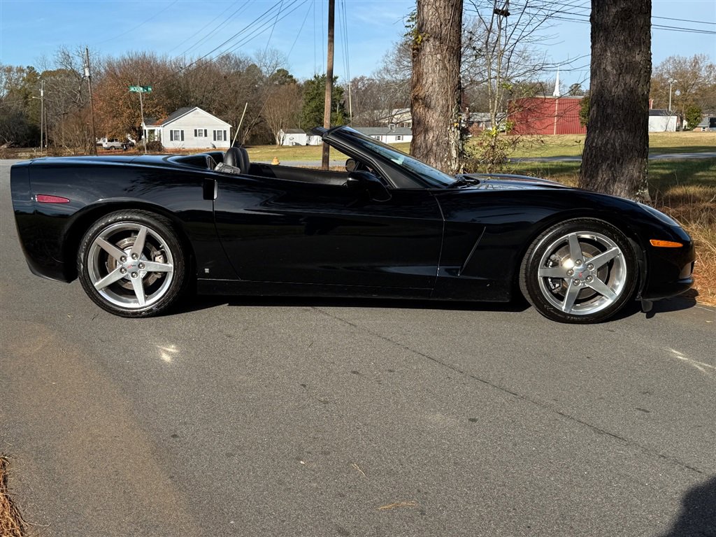 Used 2006 Chevrolet Corvette Convertible w/ Preferred Equipment Group RWD image 25
