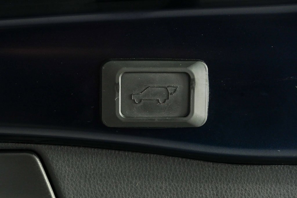 Used 2021 Toyota RAV4 XLE w/ Convenience Package image 30