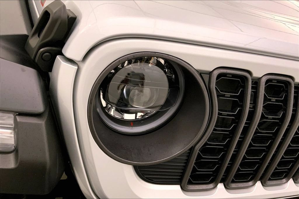 Used 2024 Jeep Wrangler Unlimited Rubicon w/ Technology Group AWD/4WD image 25